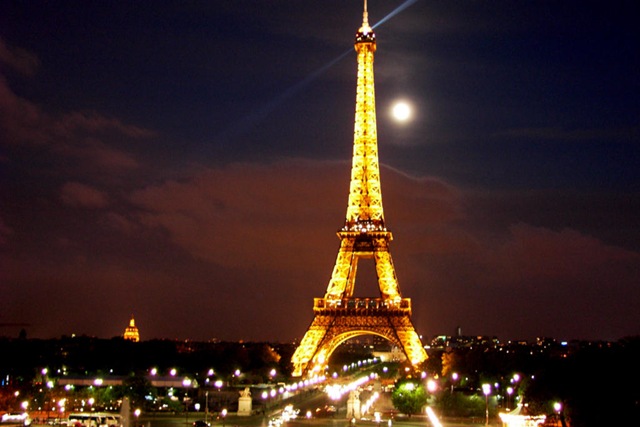 http://www.frenchadventures.com/assets/images/601.Eiffel_Tower.jpg